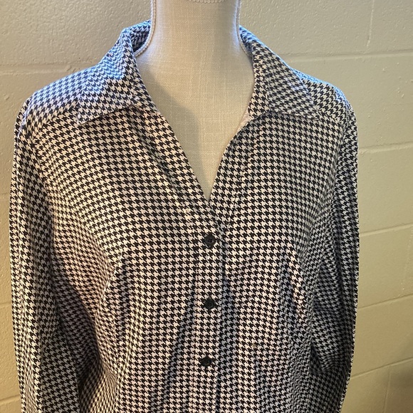 Lane Bryant Ladies Button Down Top - Picture 3 of 8